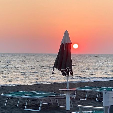 Rosso Tramonto Luxury-White- Ladispoli, Lungomare Regina Elena 58别墅 外观 照片