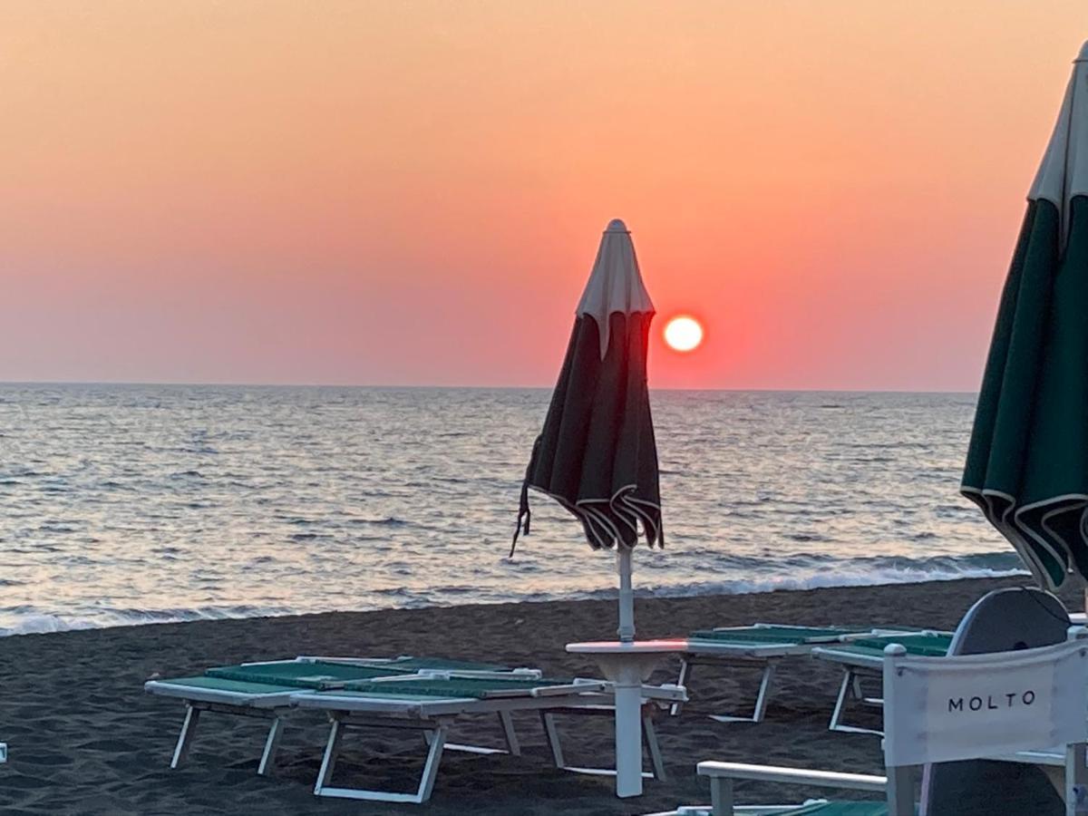 Rosso Tramonto Luxury-White- Ladispoli, Lungomare Regina Elena 58别墅 外观 照片